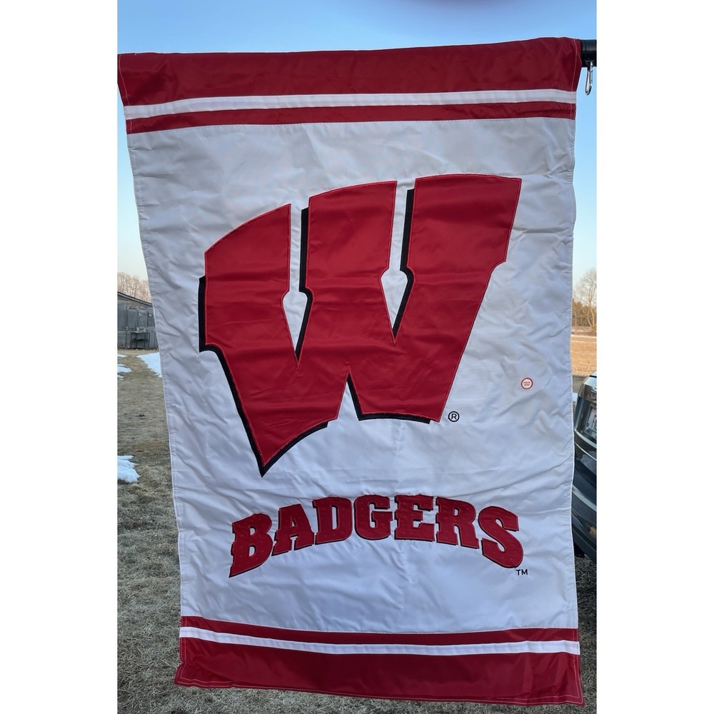 University of Wisconsin Badgers Flashing Fiber Optic Light Flag NIB Double Sided